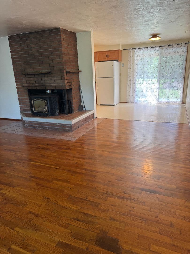 Eugene House: 1270 West Hilliard Lane
