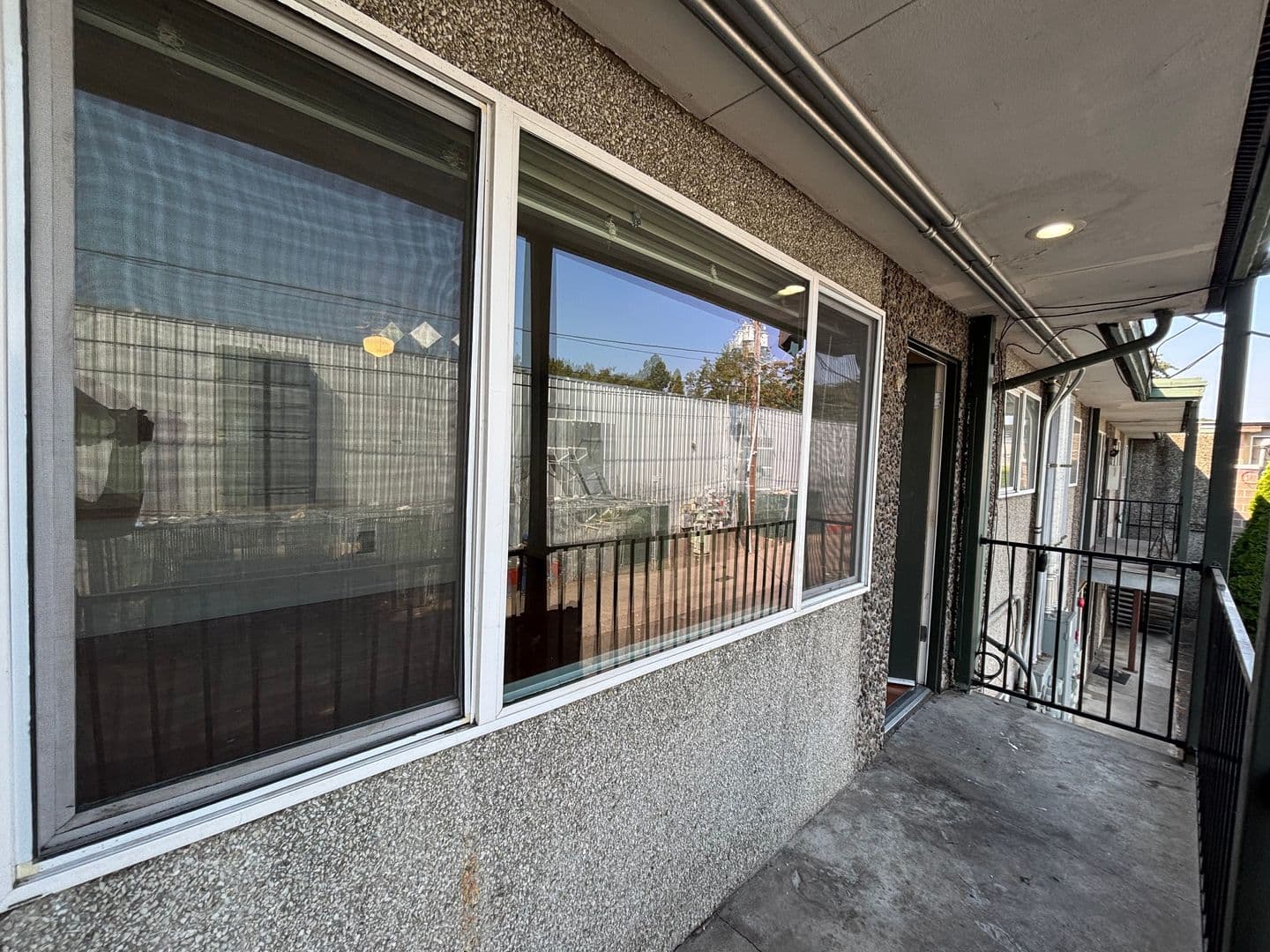 Eugene Apartment: 457 W. 8th Avenue #1-22