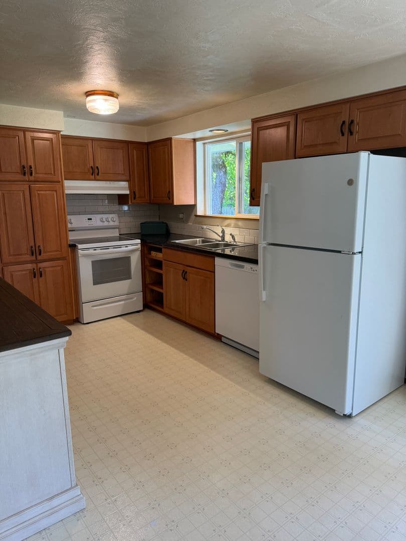 Eugene House: 1270 West Hilliard Lane
