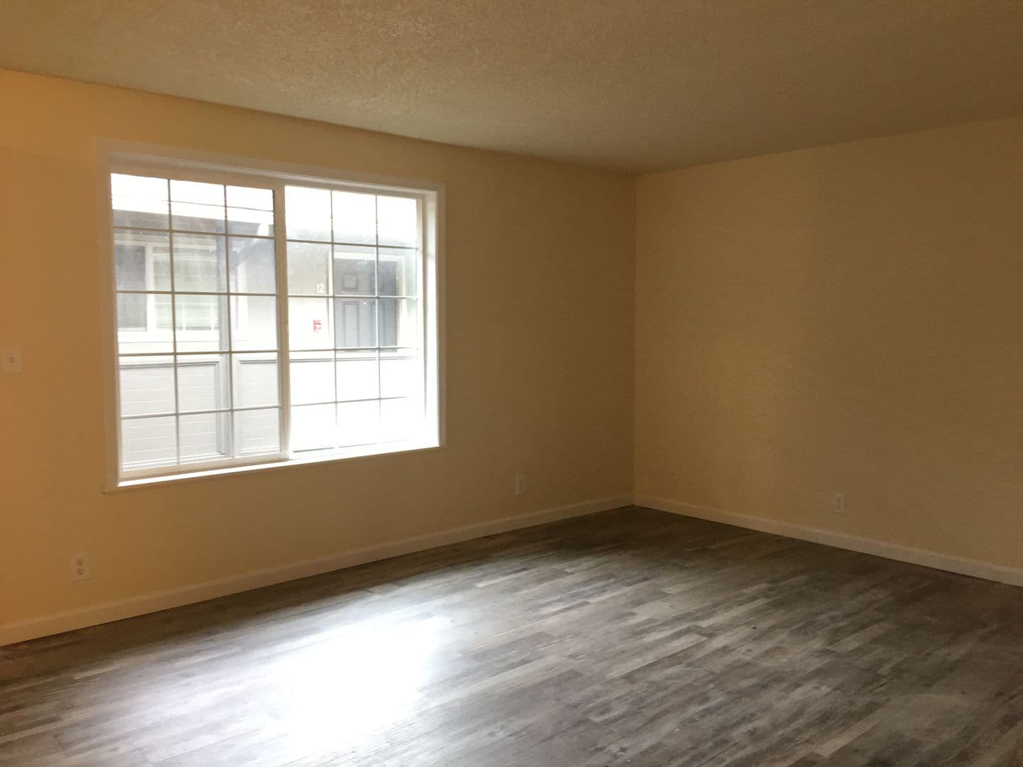 Springfield Apartment: 1190 So. A Street