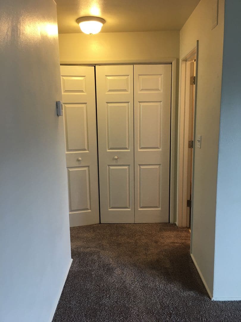 Eugene Apartment: 185/195 East 24th Ave