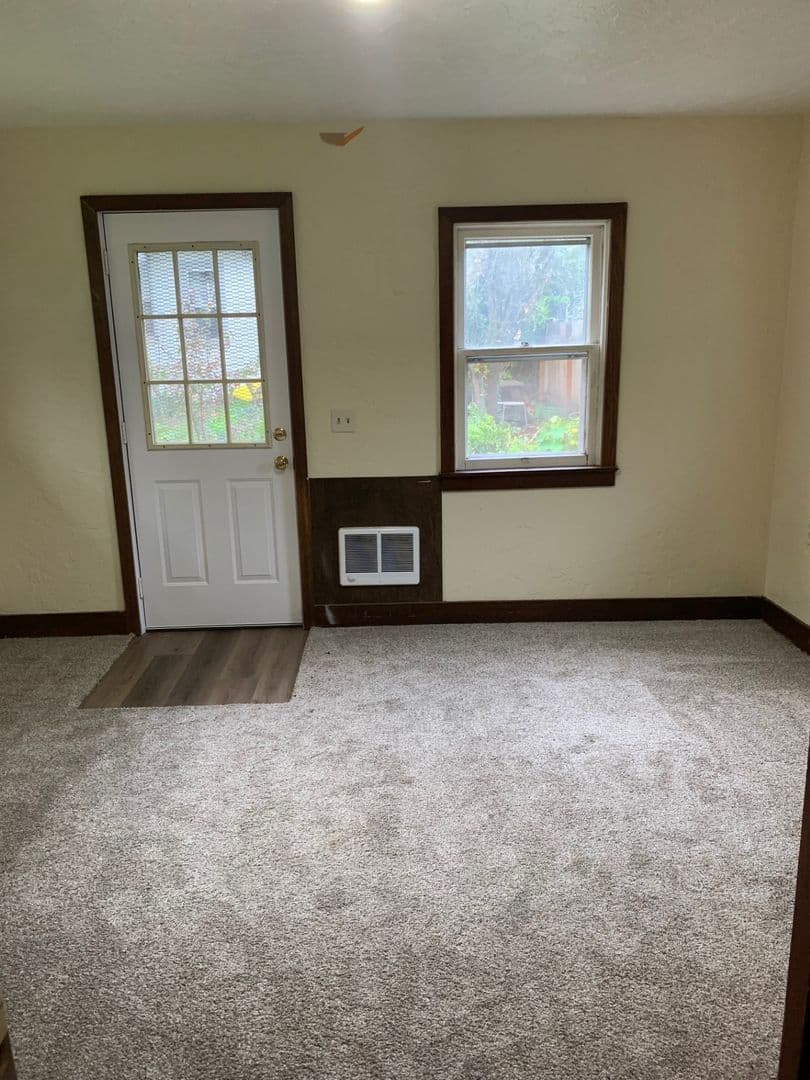 Eugene Apartment: 570/570 1/2/572 W. 10th Ave.