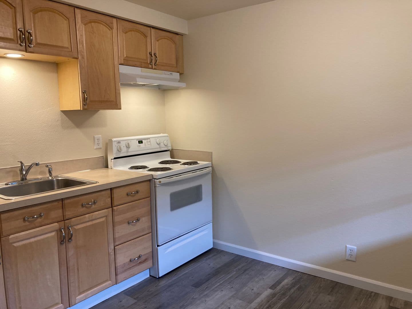 Springfield Apartment: 1190 So. A Street