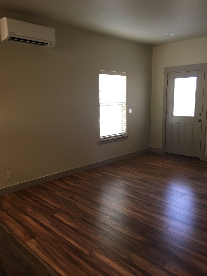 Eugene Apartment: 913/915 Howard Ave