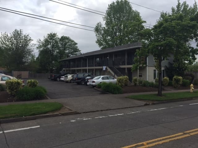 Eugene Apartment: 185/195 East 24th Ave
