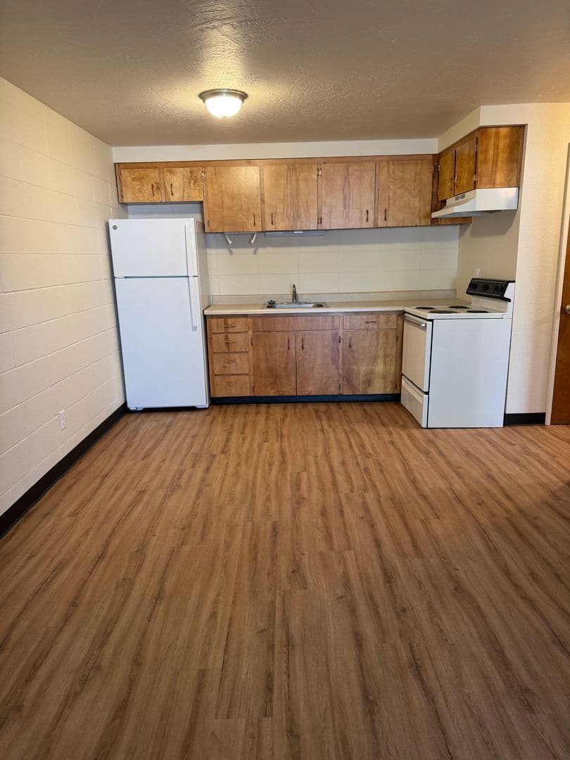 Eugene Apartment: 1630 Ferry St.