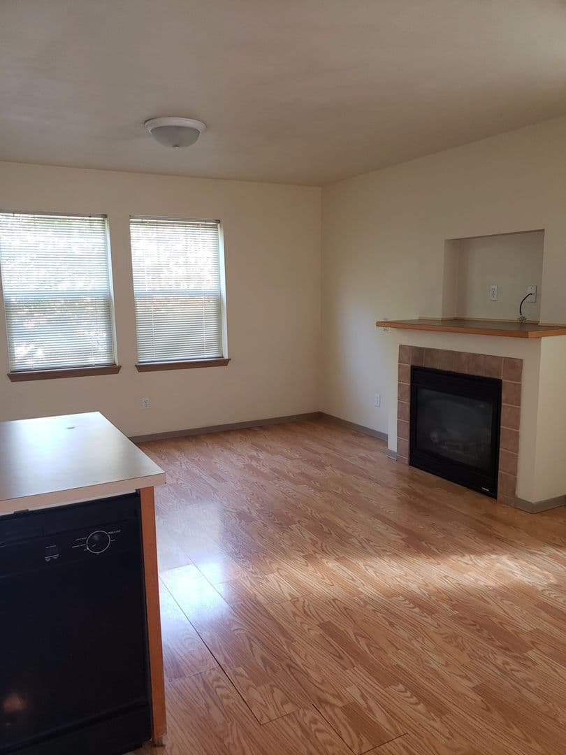 Eugene Apartment: 962/964/966 E.18th Ave