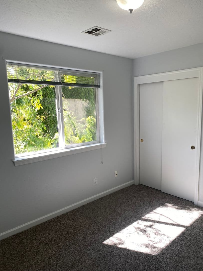 Eugene Apartment: 4762/4764 Spring Meadow Ave