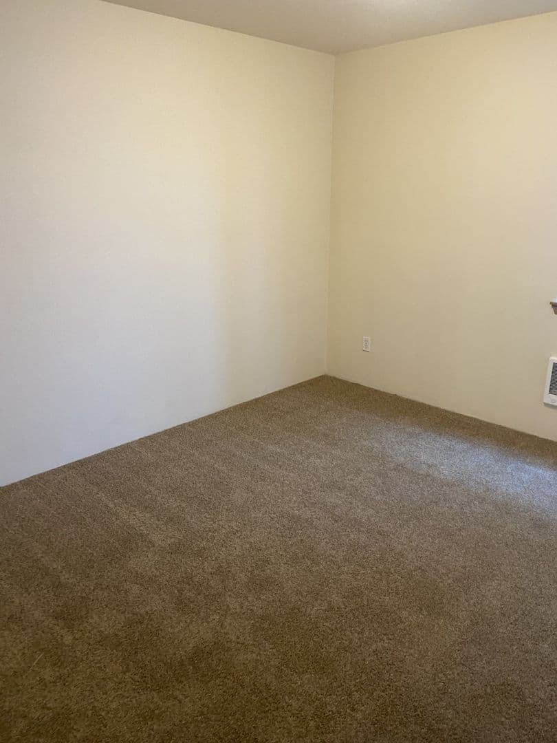 Eugene Apartment: 962/964/966 E.18th Ave