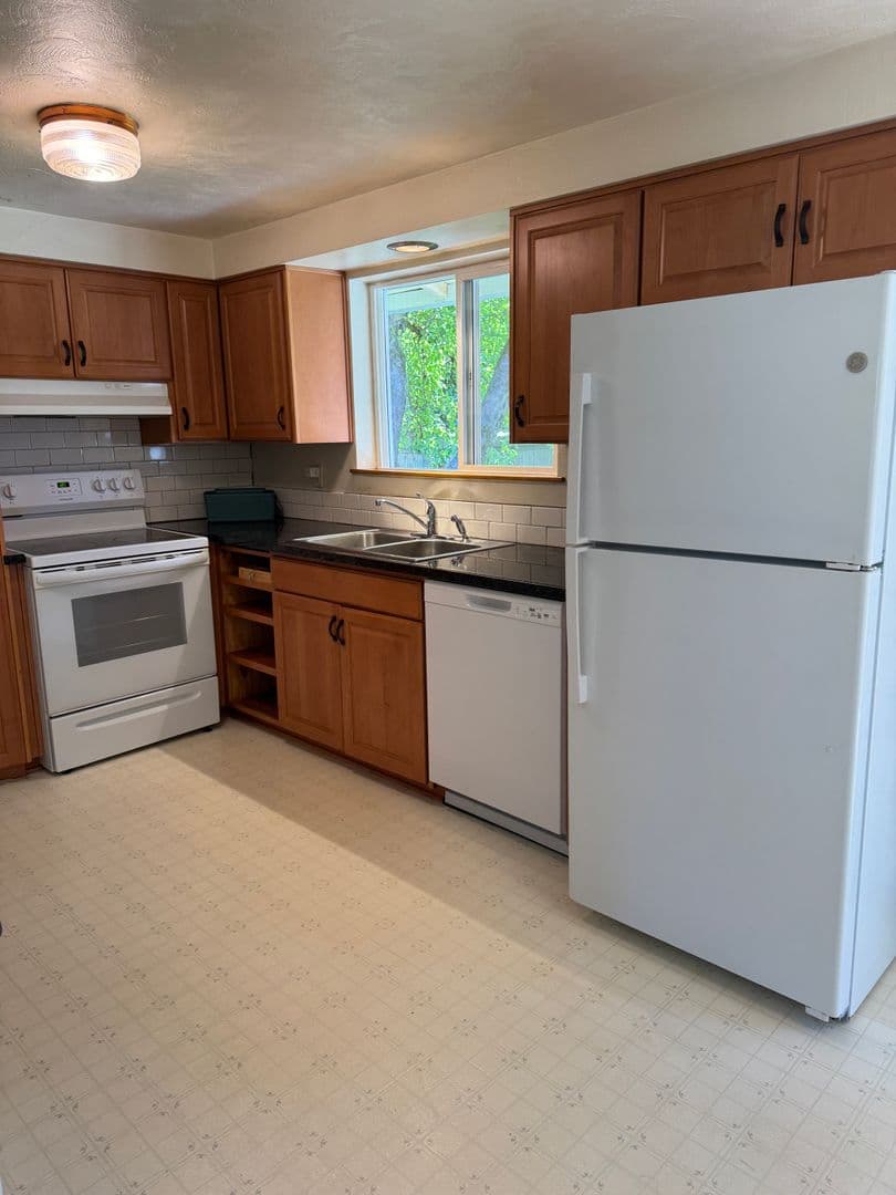 Eugene House: 1270 West Hilliard Lane