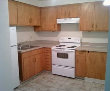 Eugene Apartment: 1893 Garden Ave #4