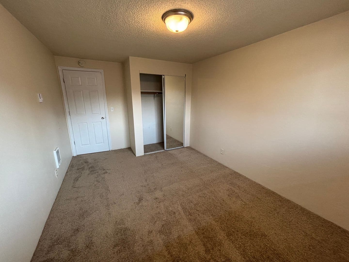 Eugene Apartment: 457 W. 8th Avenue #1-22