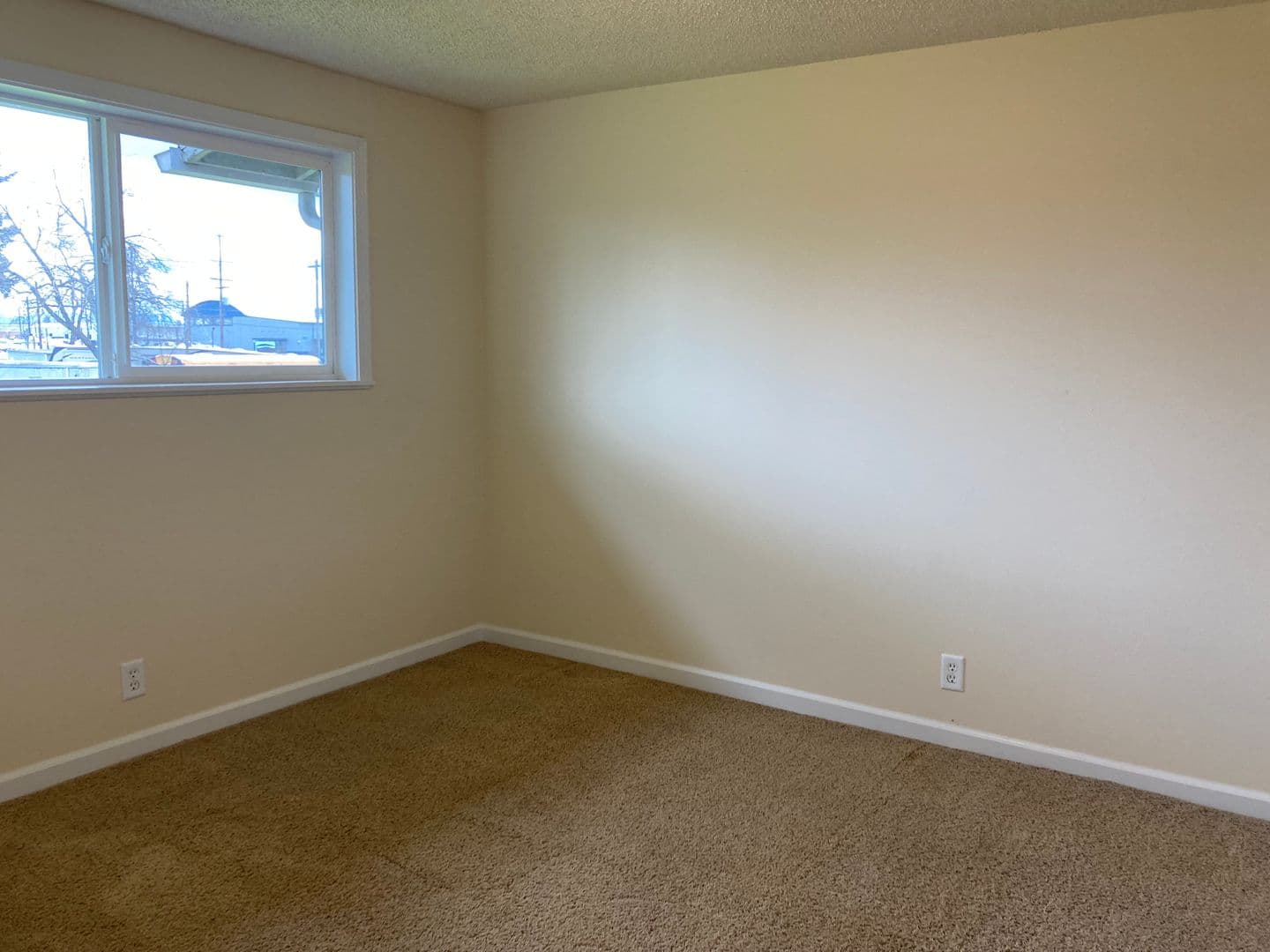 Springfield Apartment: 1190 So. A Street