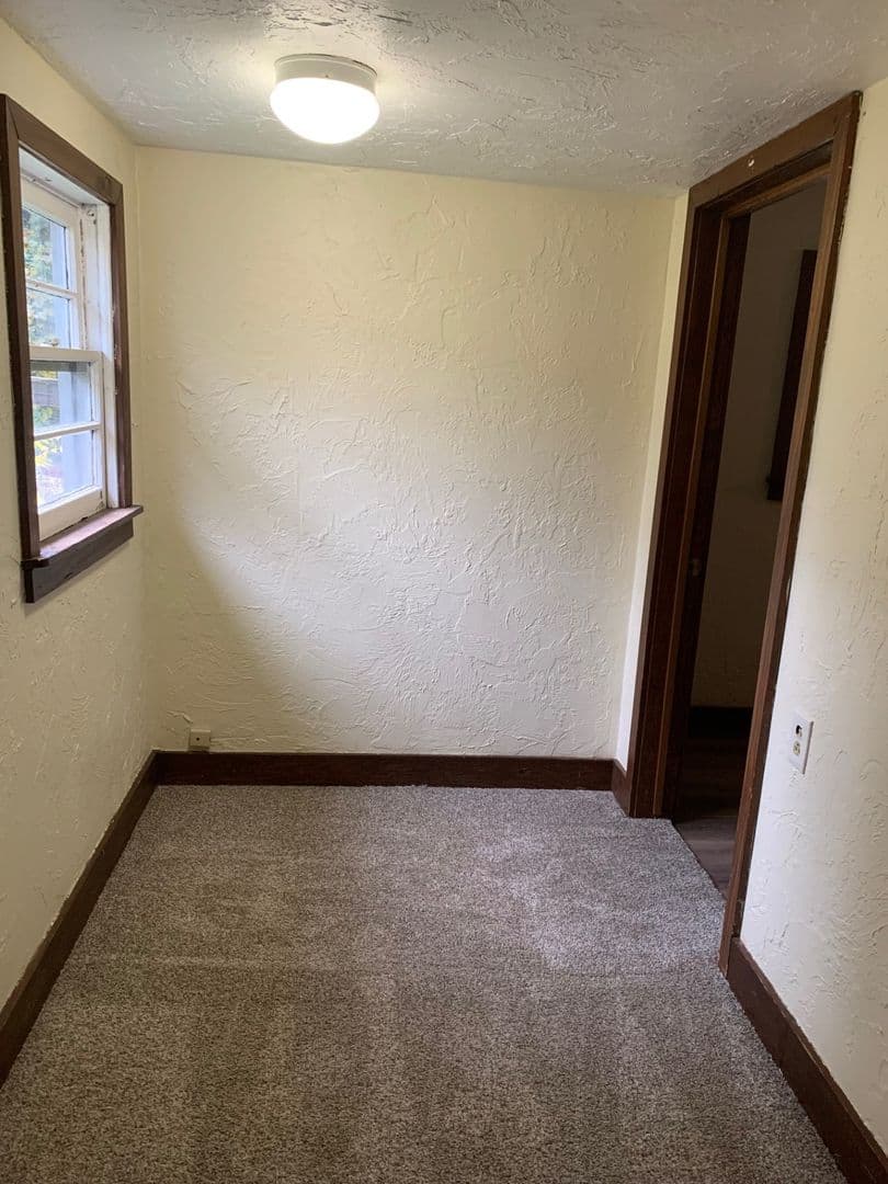 Eugene Apartment: 570/570 1/2/572 W. 10th Ave.