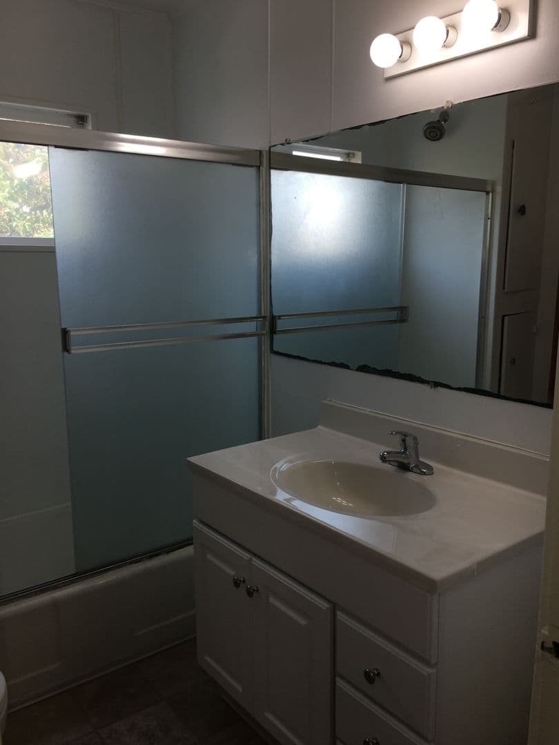 Eugene House: 2288 Hilyard St