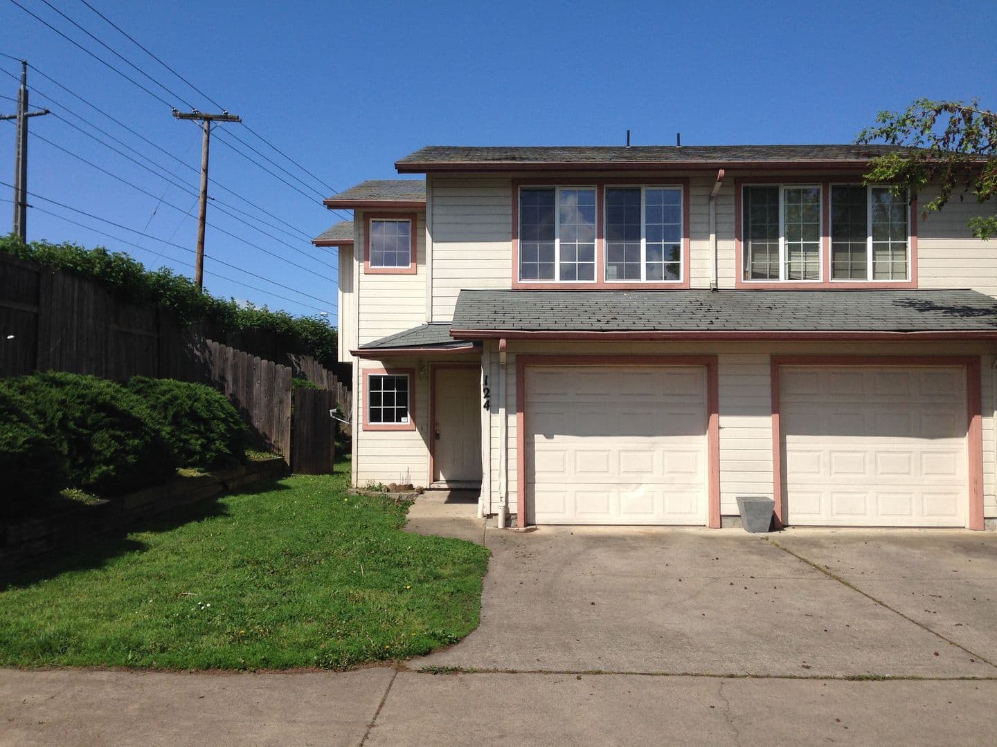 Eugene Apartment: 118/122 Lea Ave.