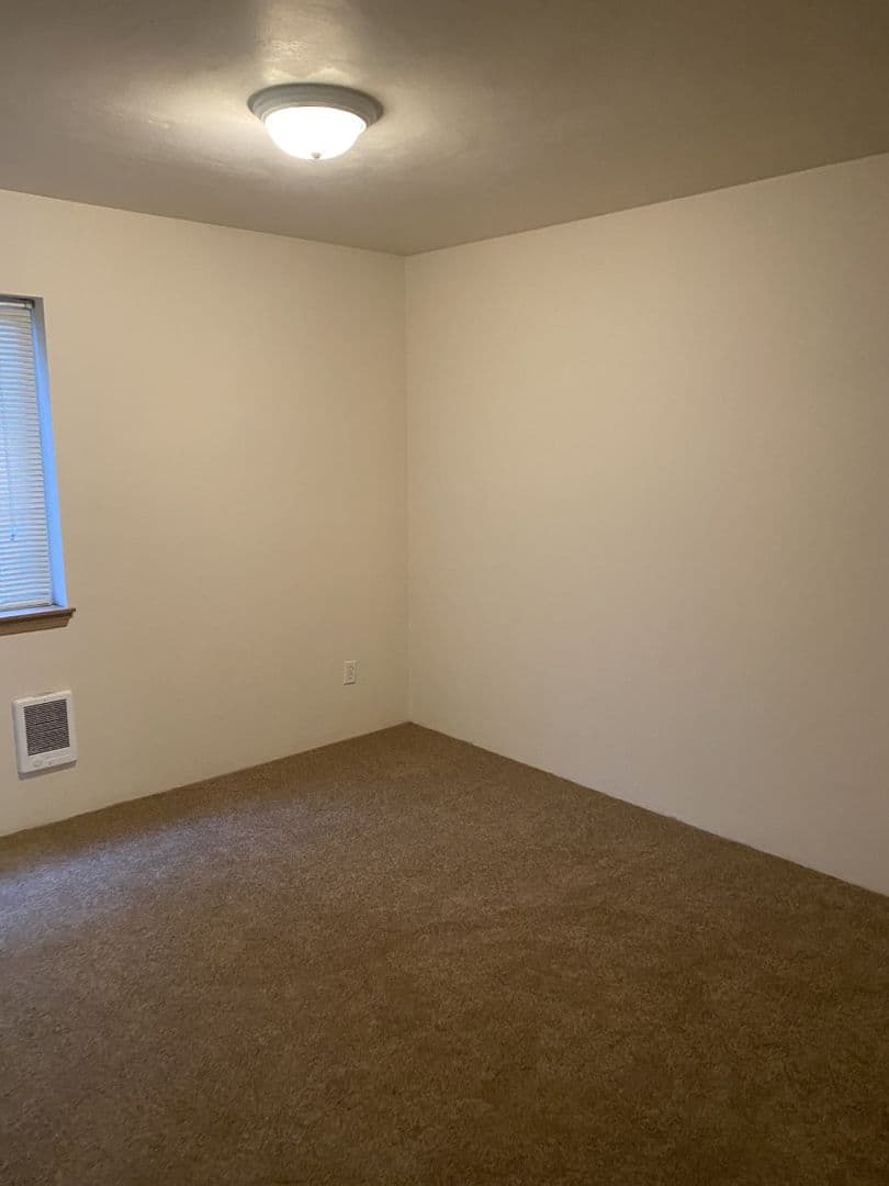 Eugene Apartment: 962/964/966 E.18th Ave