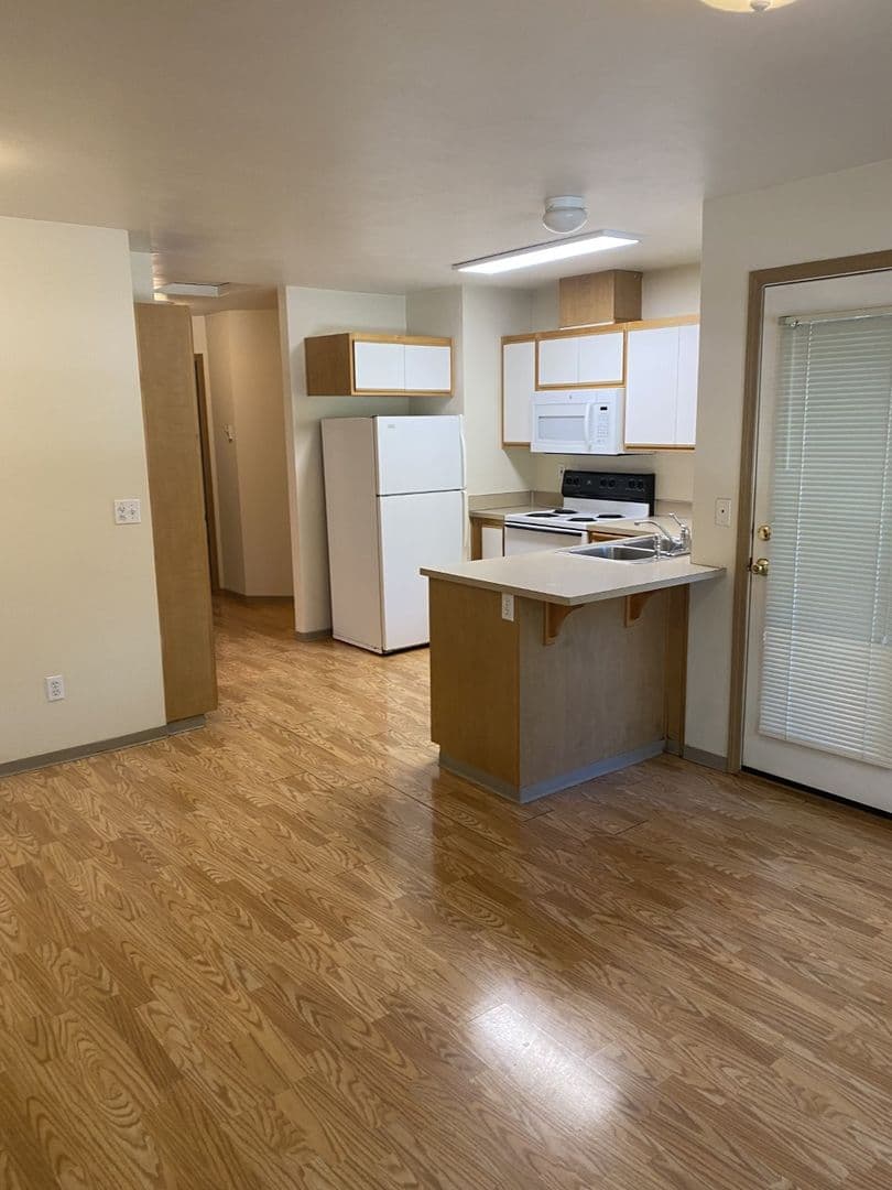 Eugene Apartment: 962/964/966 E.18th Ave