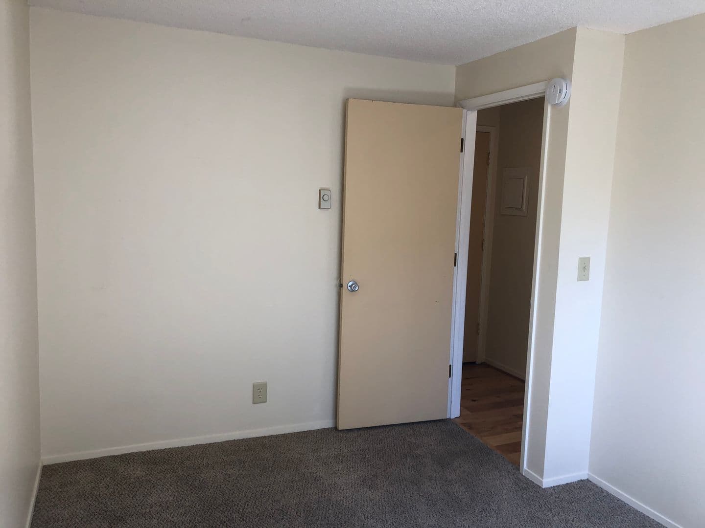 Eugene Apartment: 1810/1814/1818/1822/1832/1838/1844 Ferry Alley
