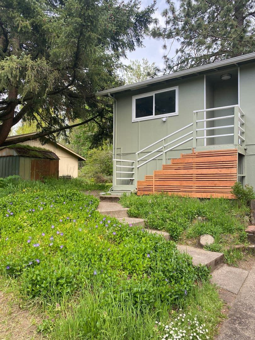 Eugene Apartment: 1555/1565 Copping Street