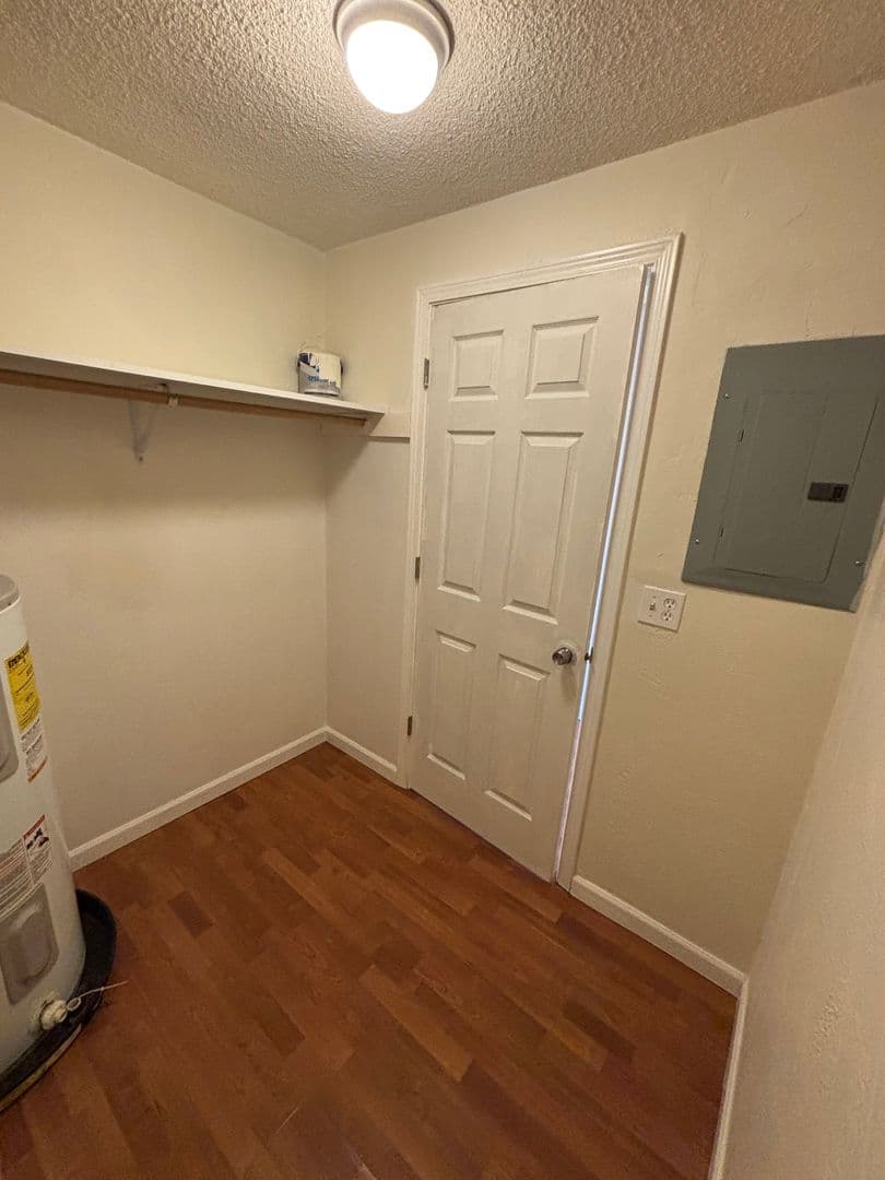 Eugene Apartment: 457 W. 8th Avenue #1-22