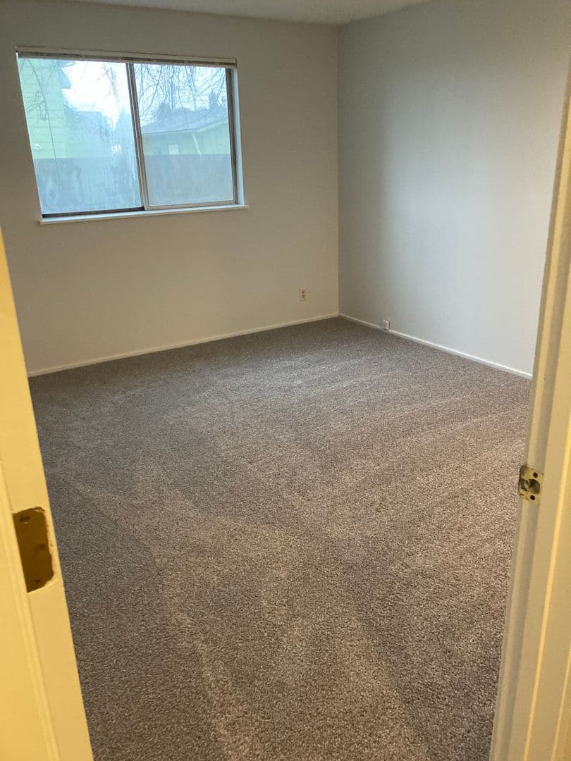 Springfield Apartment: 3210 South E Court