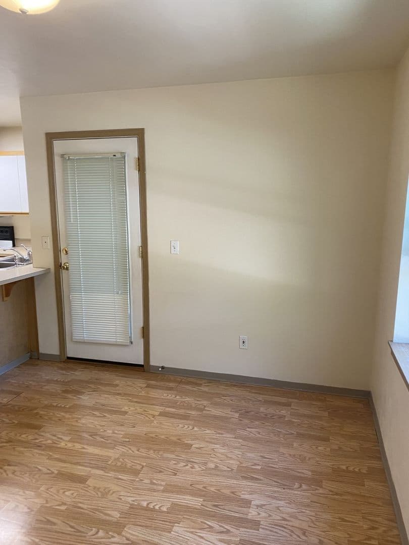 Eugene Apartment: 962/964/966 E.18th Ave