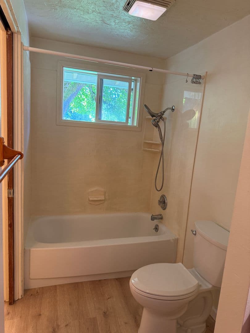 Eugene House: 1270 West Hilliard Lane