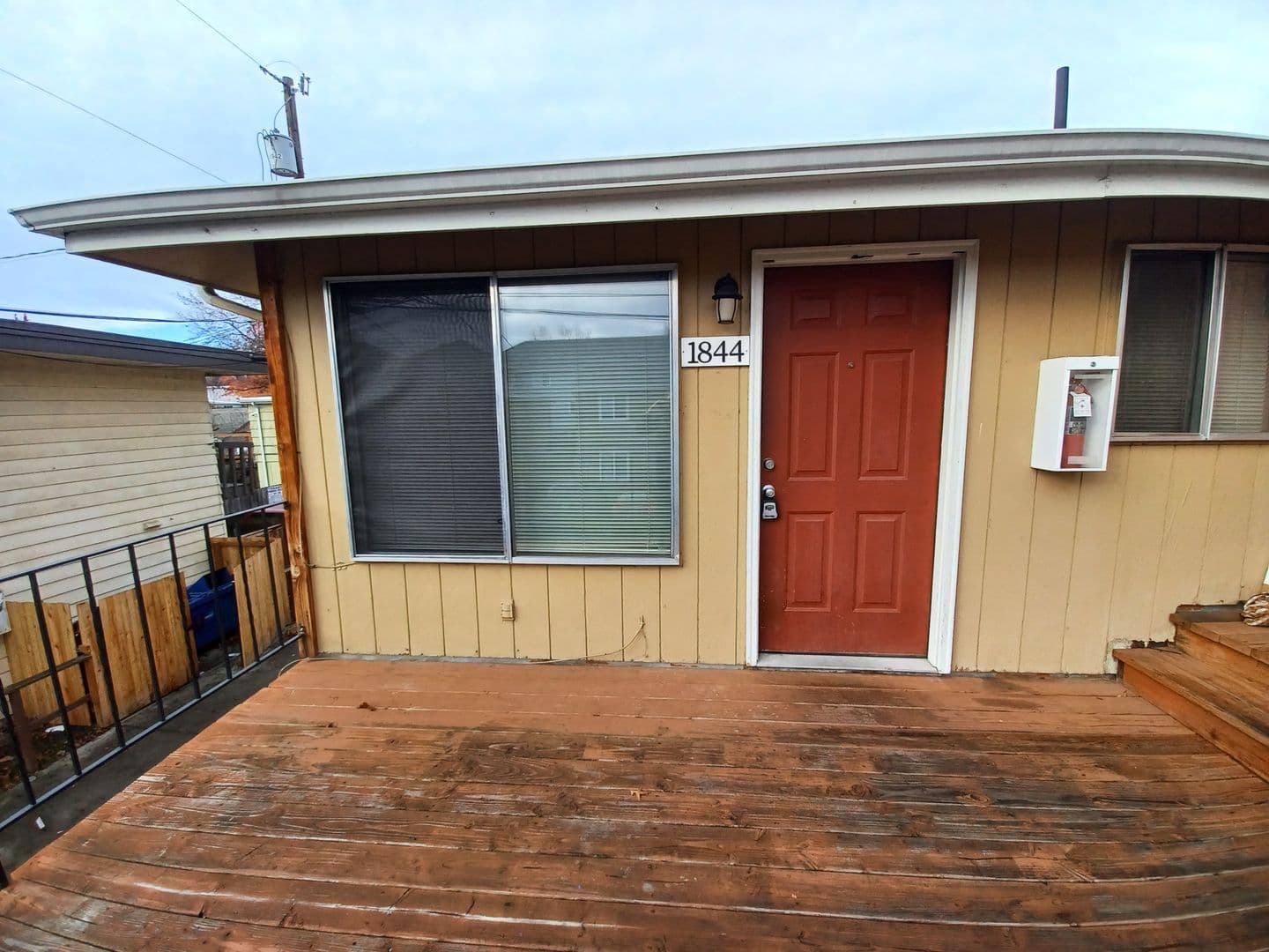 Eugene Apartment: 1810/1814/1818/1822/1832/1838/1844 Ferry Alley