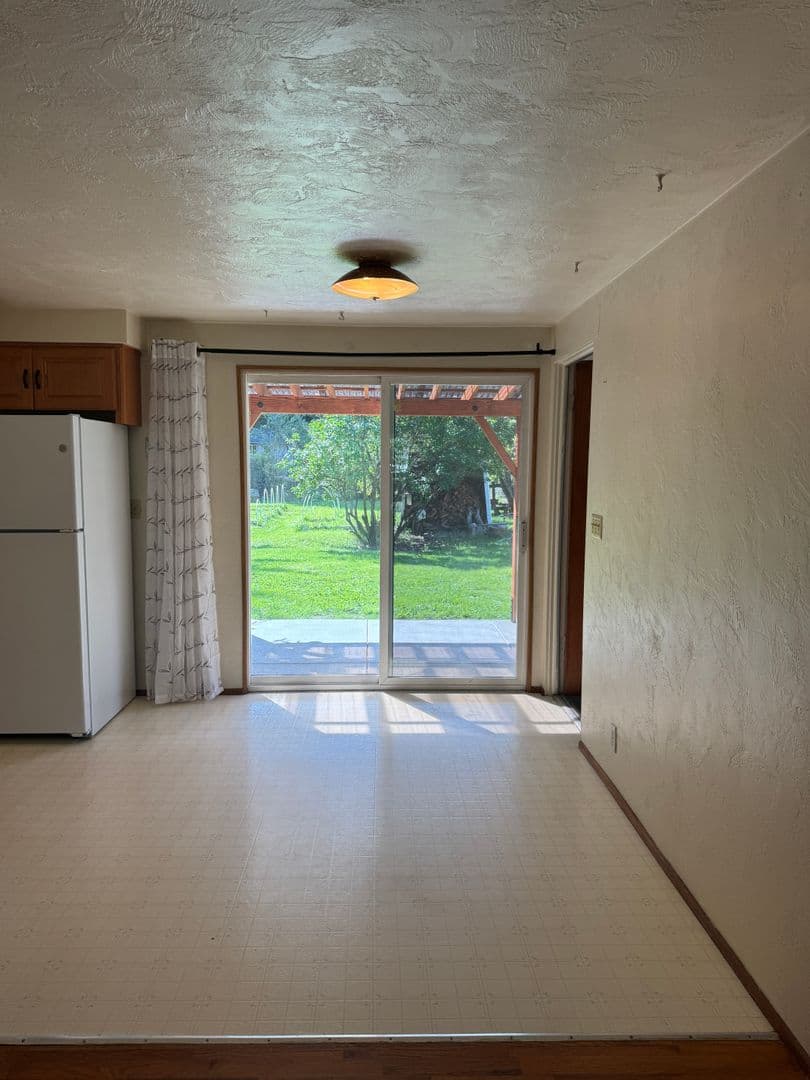 Eugene House: 1270 West Hilliard Lane