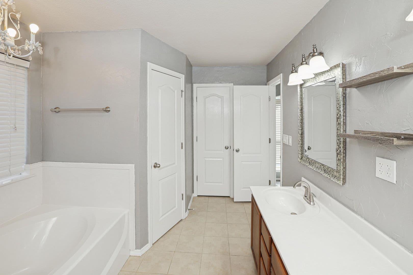 Amarillo House: 1418 SW 61st Ave