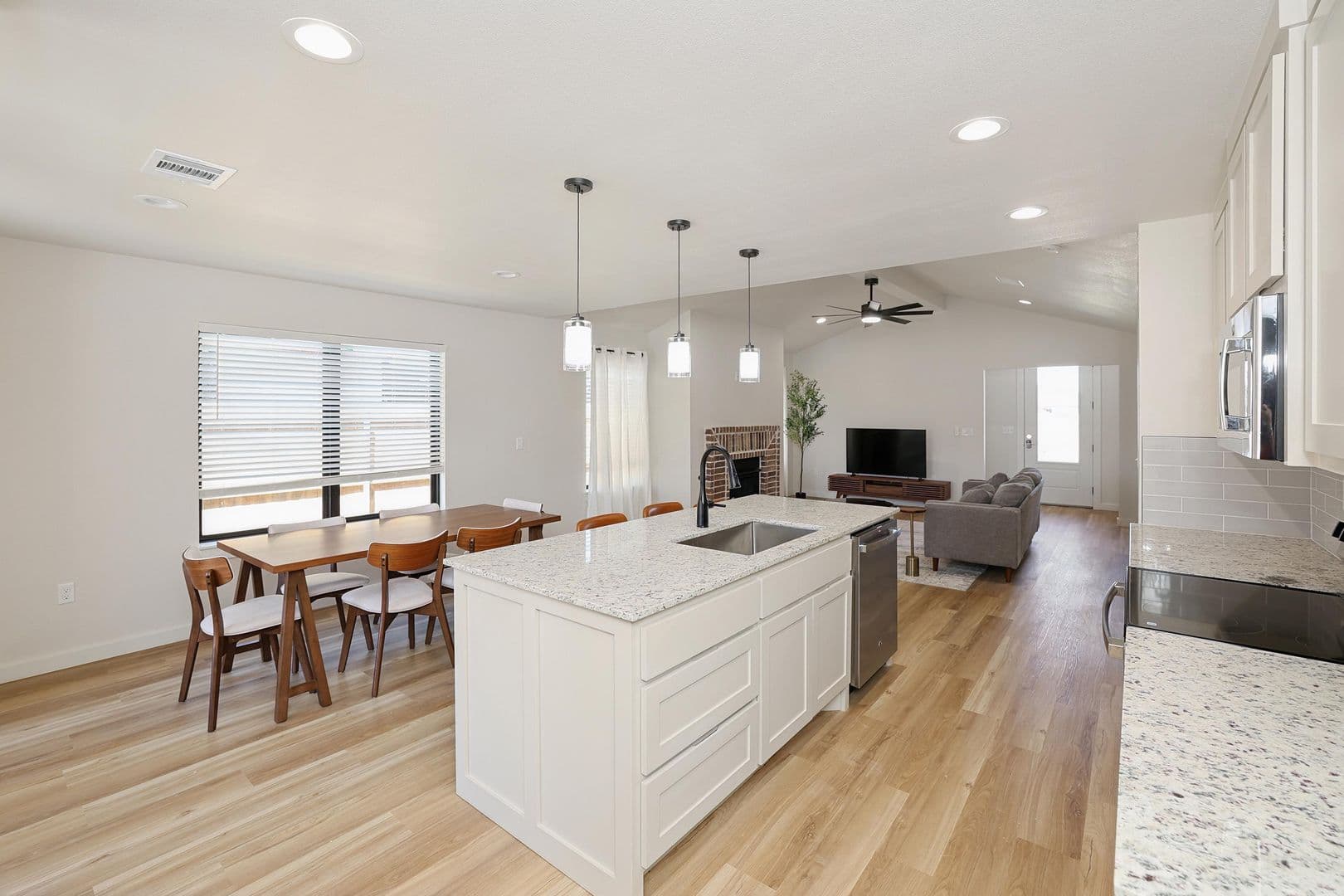 Amarillo House: 8813 Oakleaf