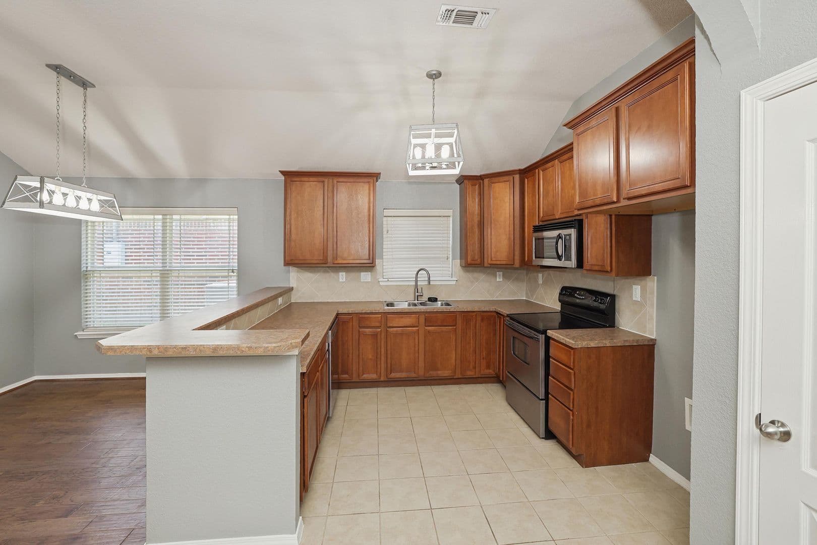 Amarillo House: 1418 SW 61st Ave
