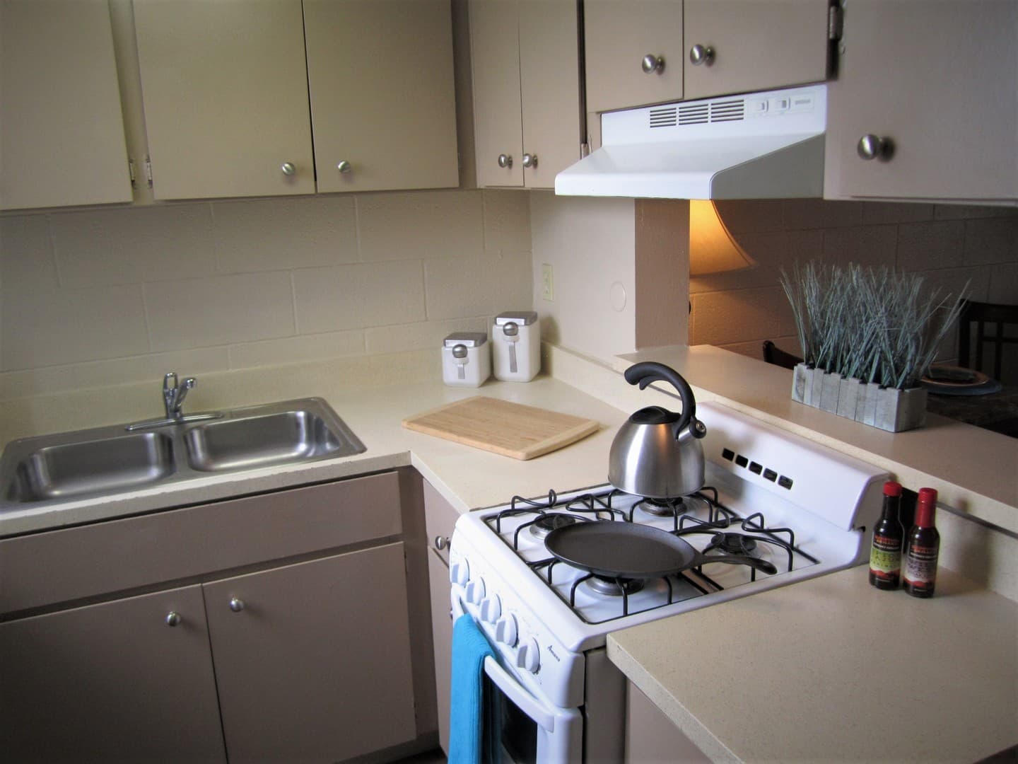 Albuquerque Apartment: 6230 Indian School Rd NE