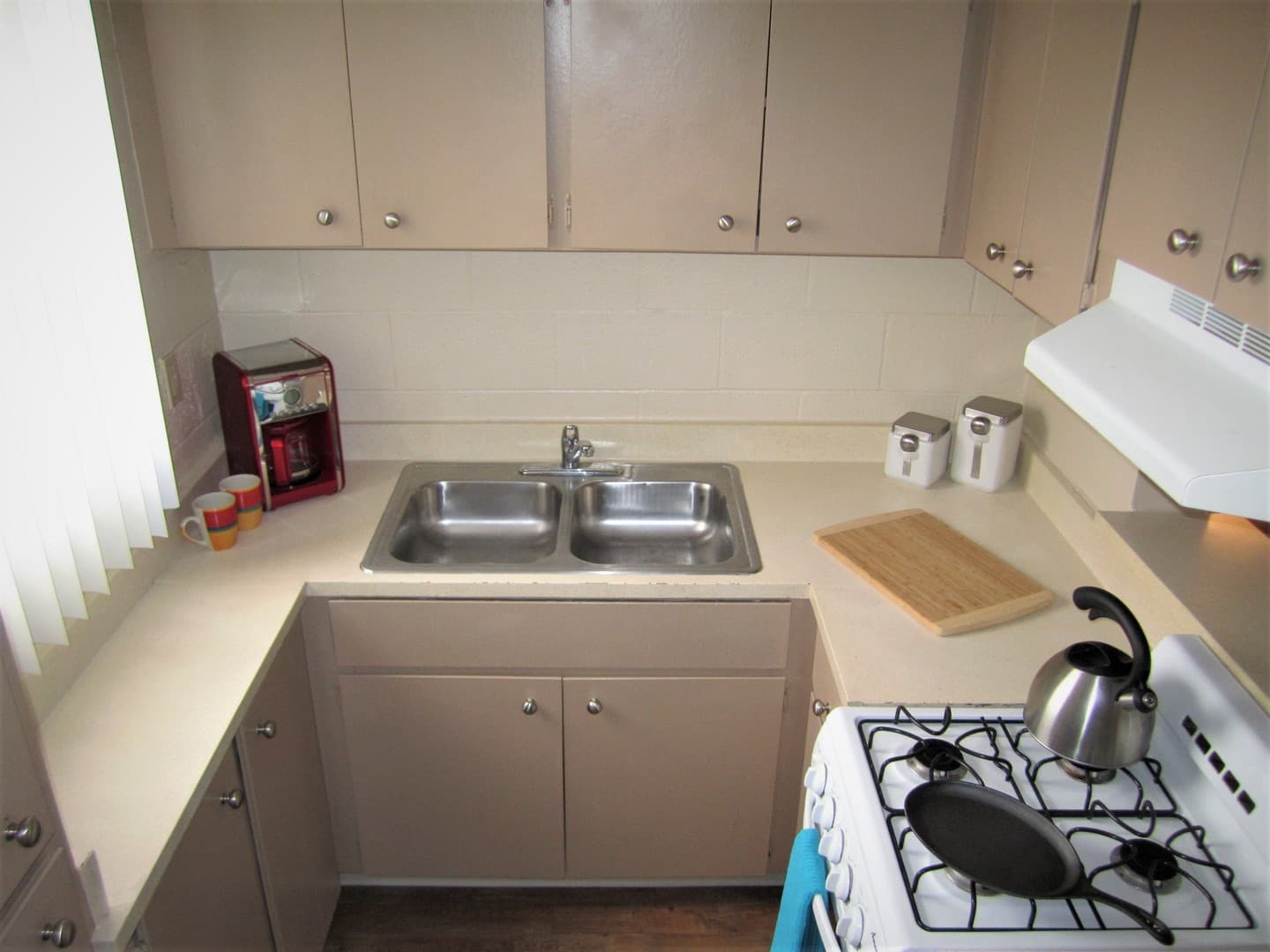 Albuquerque Apartment: 6230 Indian School Rd NE