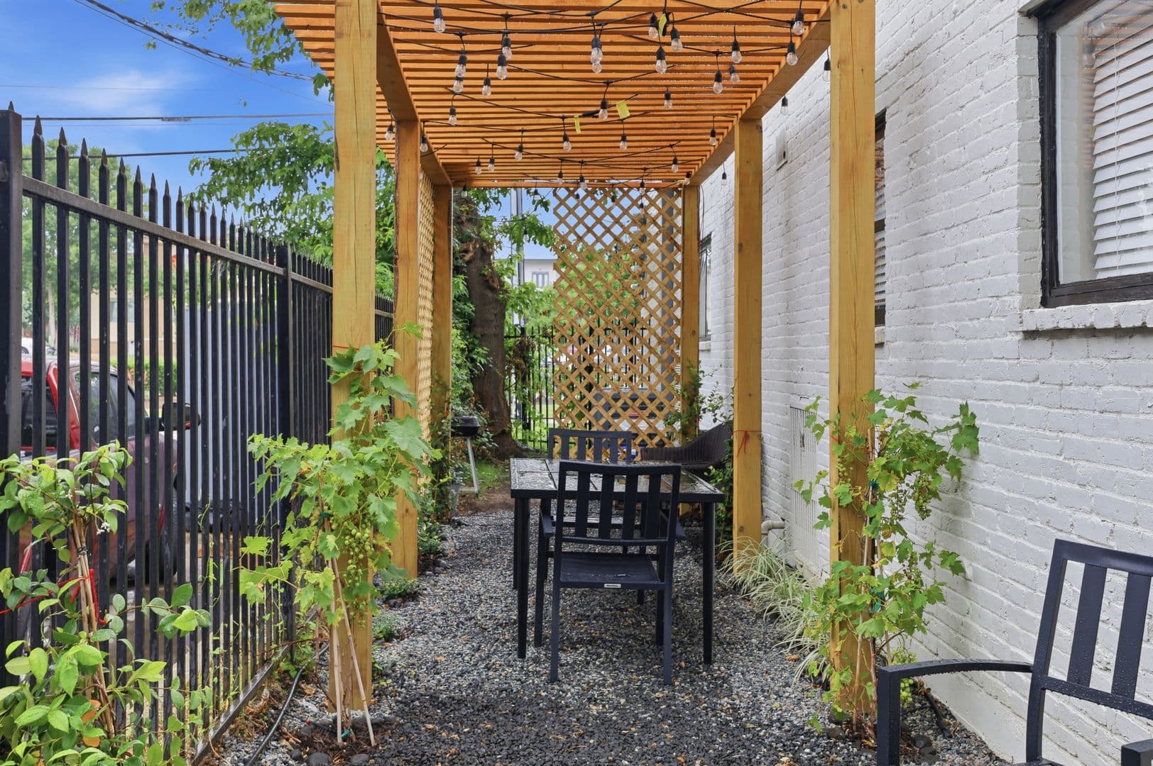 Dallas Apartment: 2313 N. Fitzhugh Ave