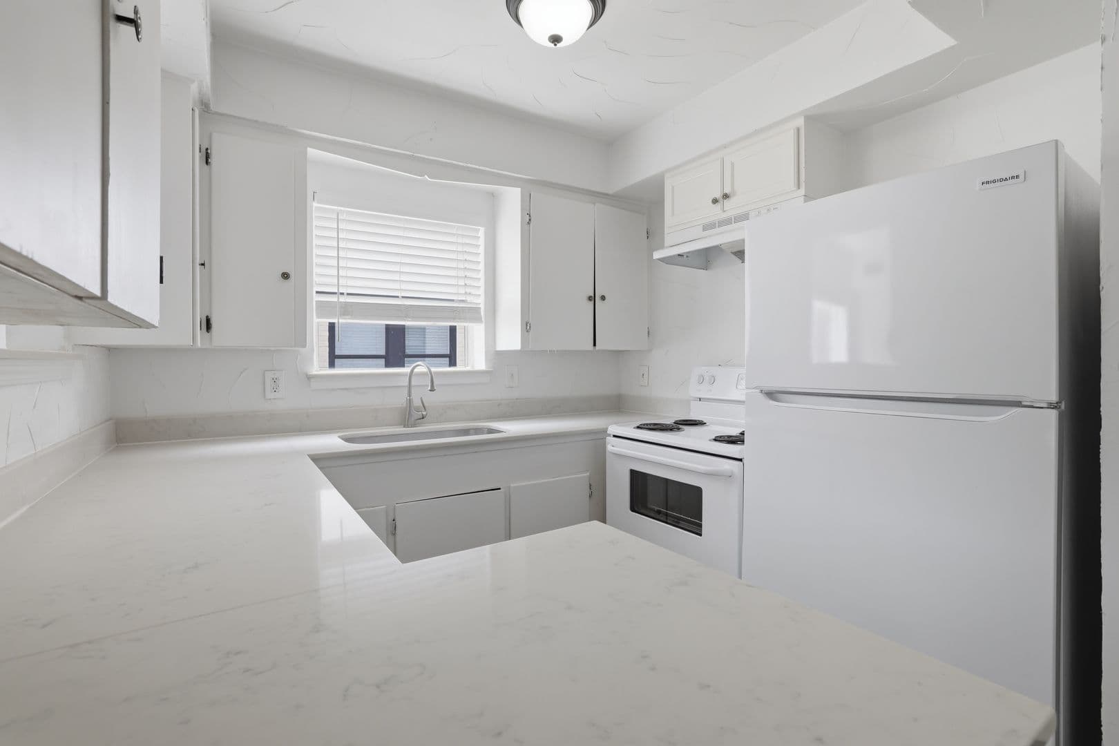 Dallas Apartment: 2313 N. Fitzhugh Ave