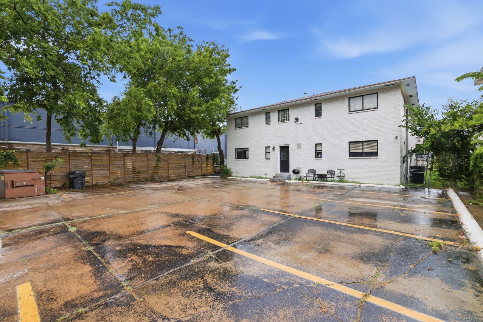 Dallas Apartment: 2313 N. Fitzhugh Ave