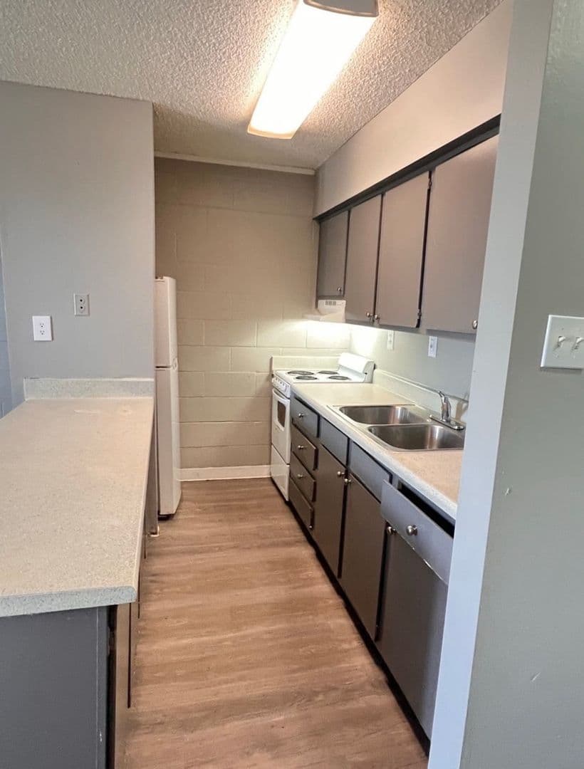 Baton Rouge Apartment: 7626 Airline Highway