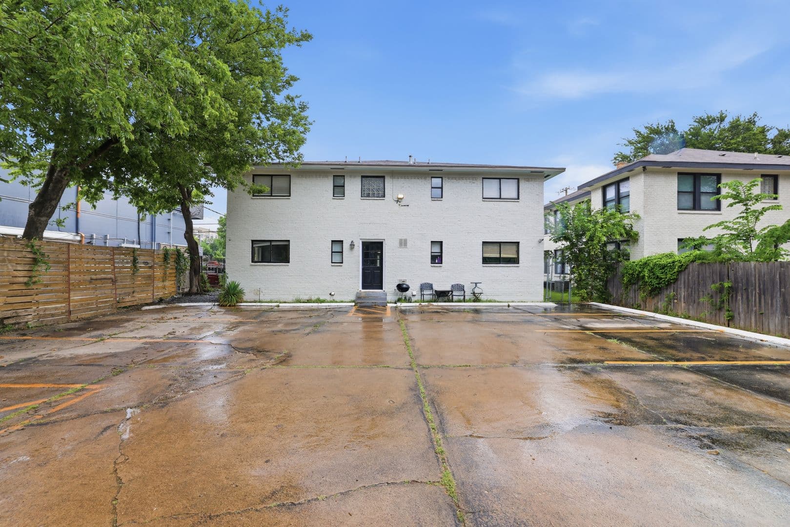 Dallas Apartment: 2313 N. Fitzhugh Ave