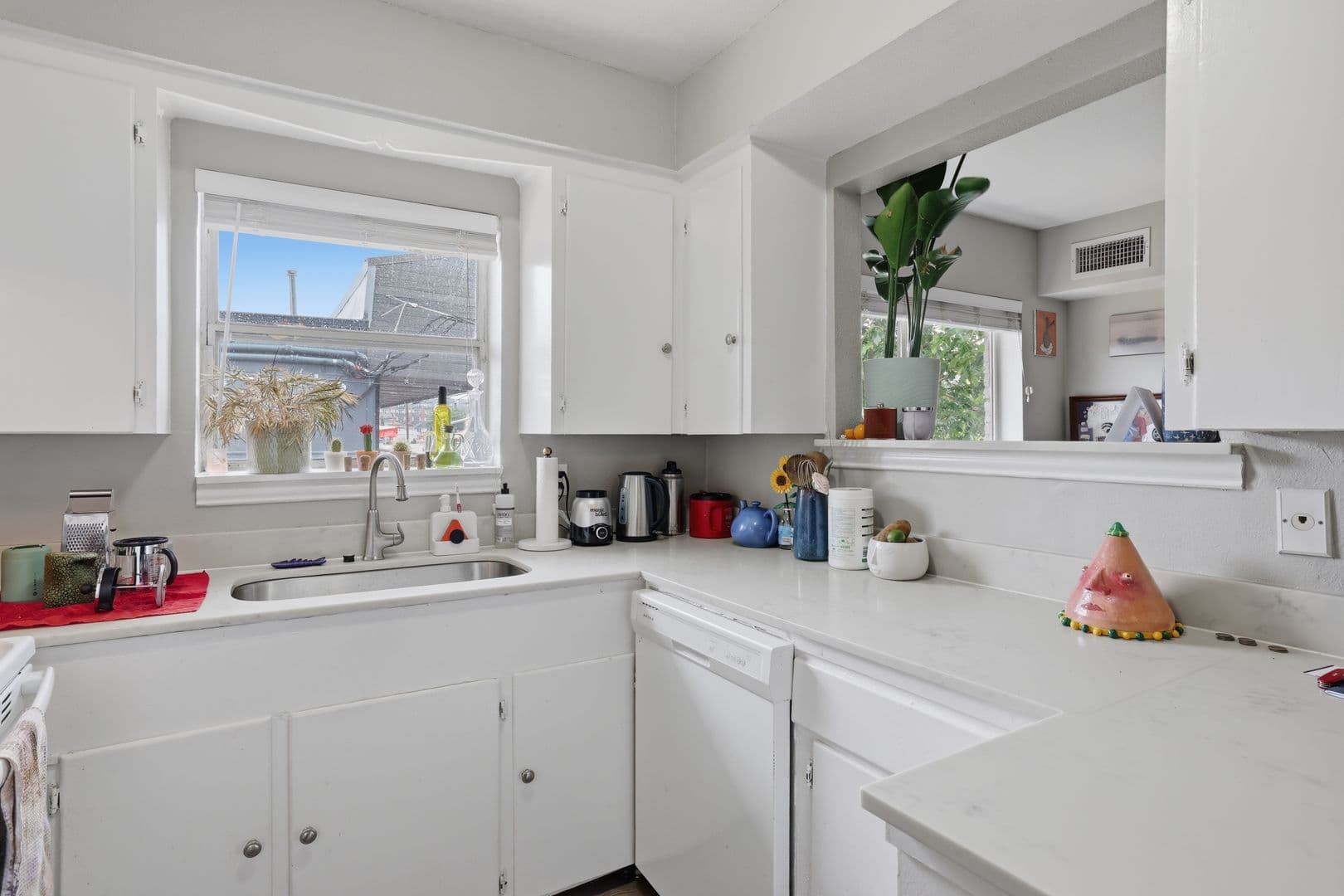 Dallas Apartment: 2313 N. Fitzhugh Ave