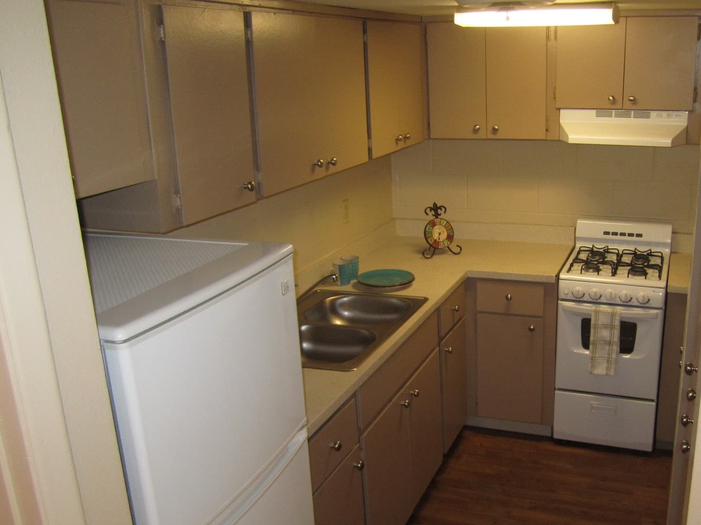 Albuquerque Apartment: 6230 Indian School Rd NE