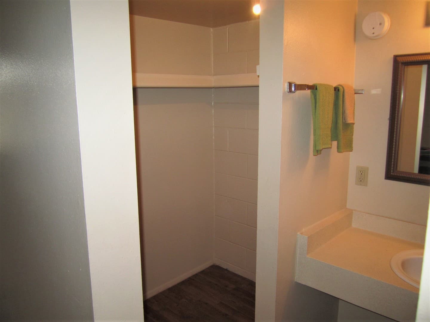 Albuquerque Apartment: 6230 Indian School Rd NE