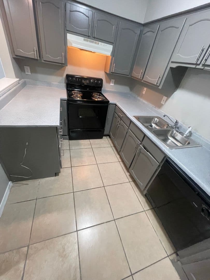 Arlington House: 412 B Hollandale Circle