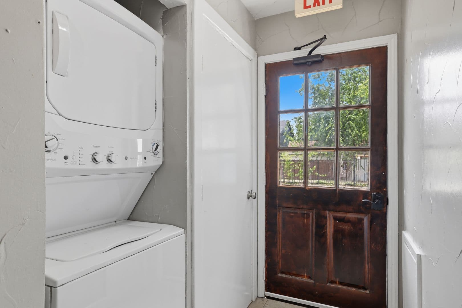Dallas Apartment: 2313 N. Fitzhugh Ave