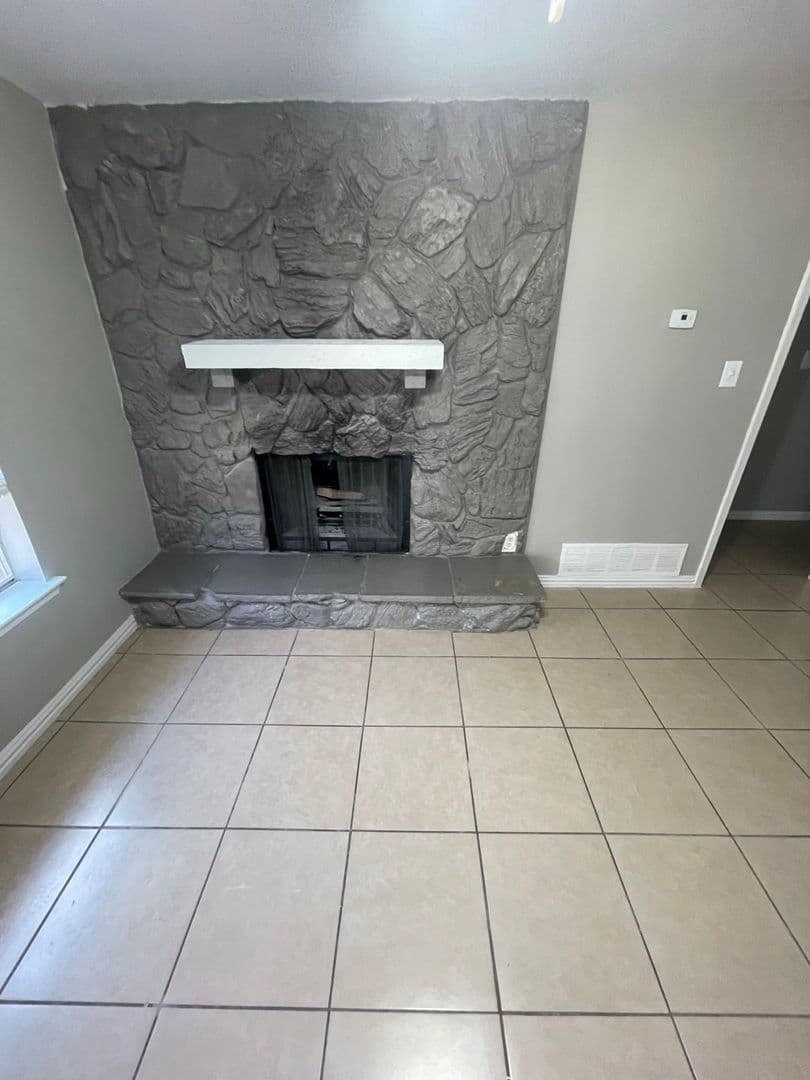 Arlington House: 412 B Hollandale Circle