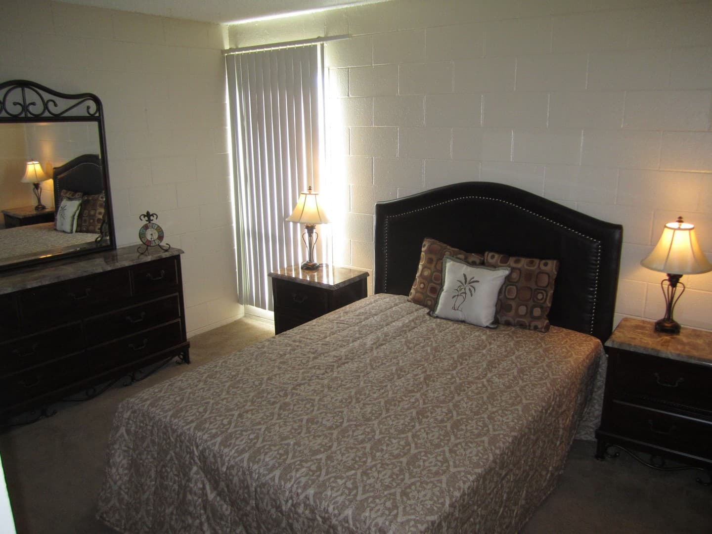 Albuquerque Apartment: 6230 Indian School Rd NE