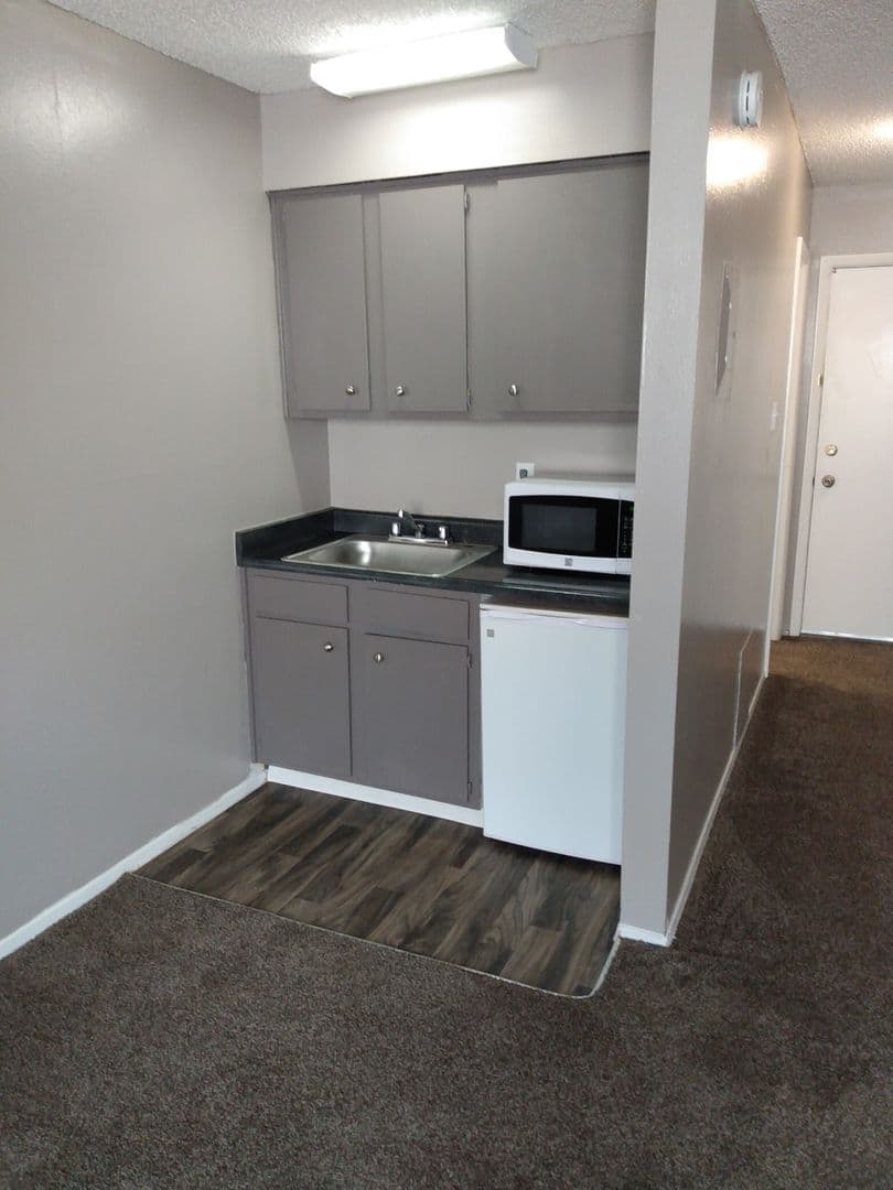 Santa Fe Apartment: 3357 Cerrillos Rd