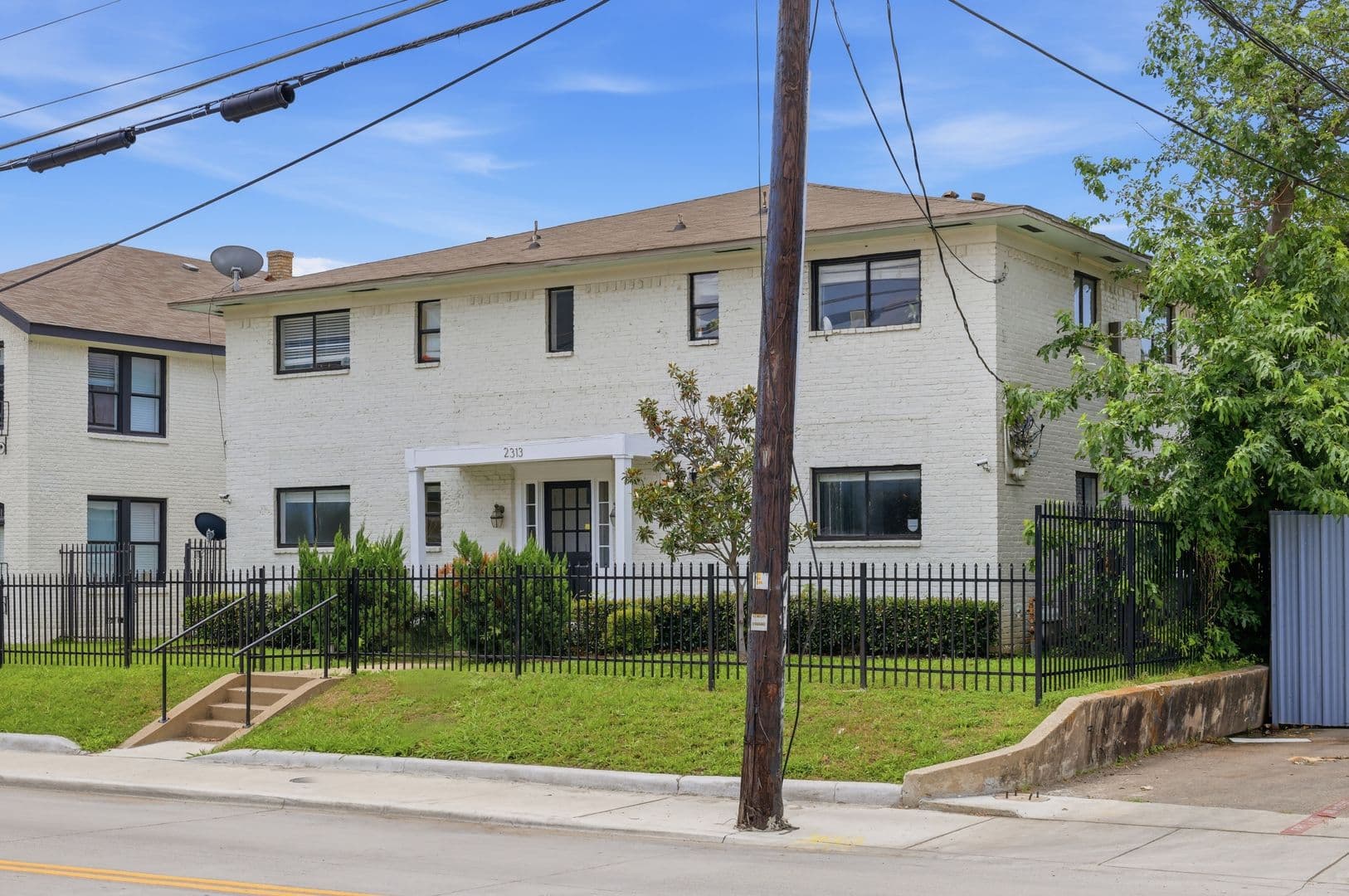 Dallas Apartment: 2313 N. Fitzhugh Ave