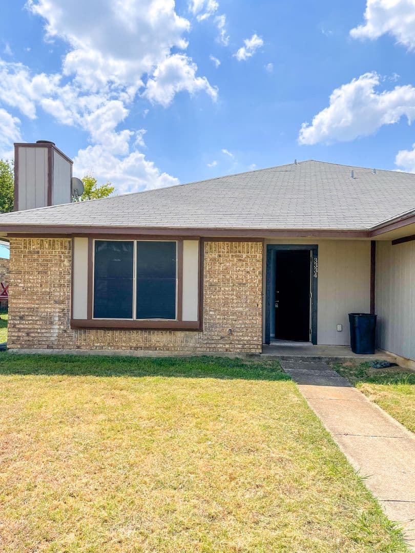 Forest Hil House: 3334 Heritage Ln